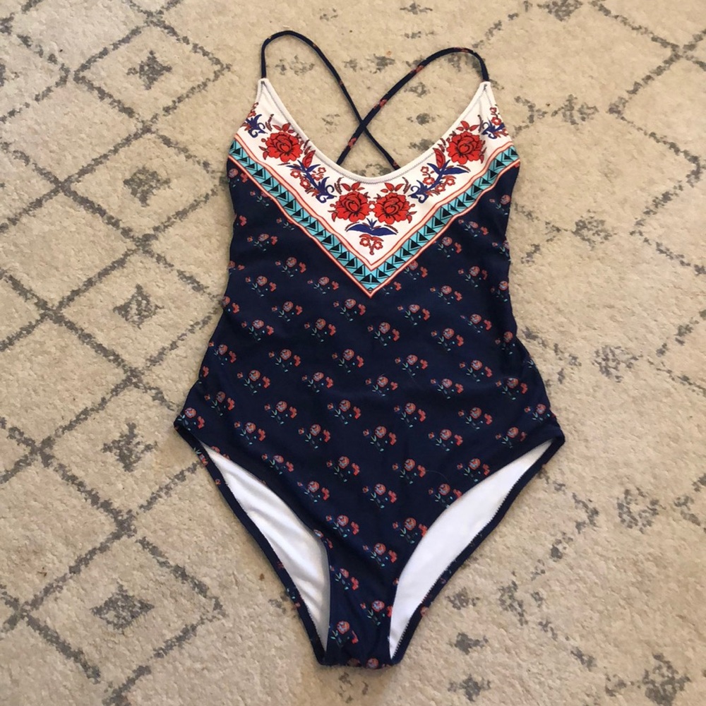 39.   Tie-back one piece💙☀️